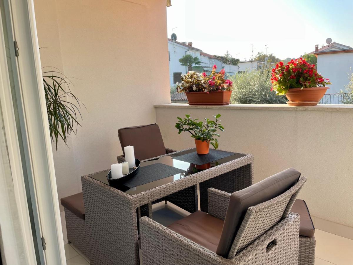 Apartments Bloom Near The Beach Porec Esterno foto
